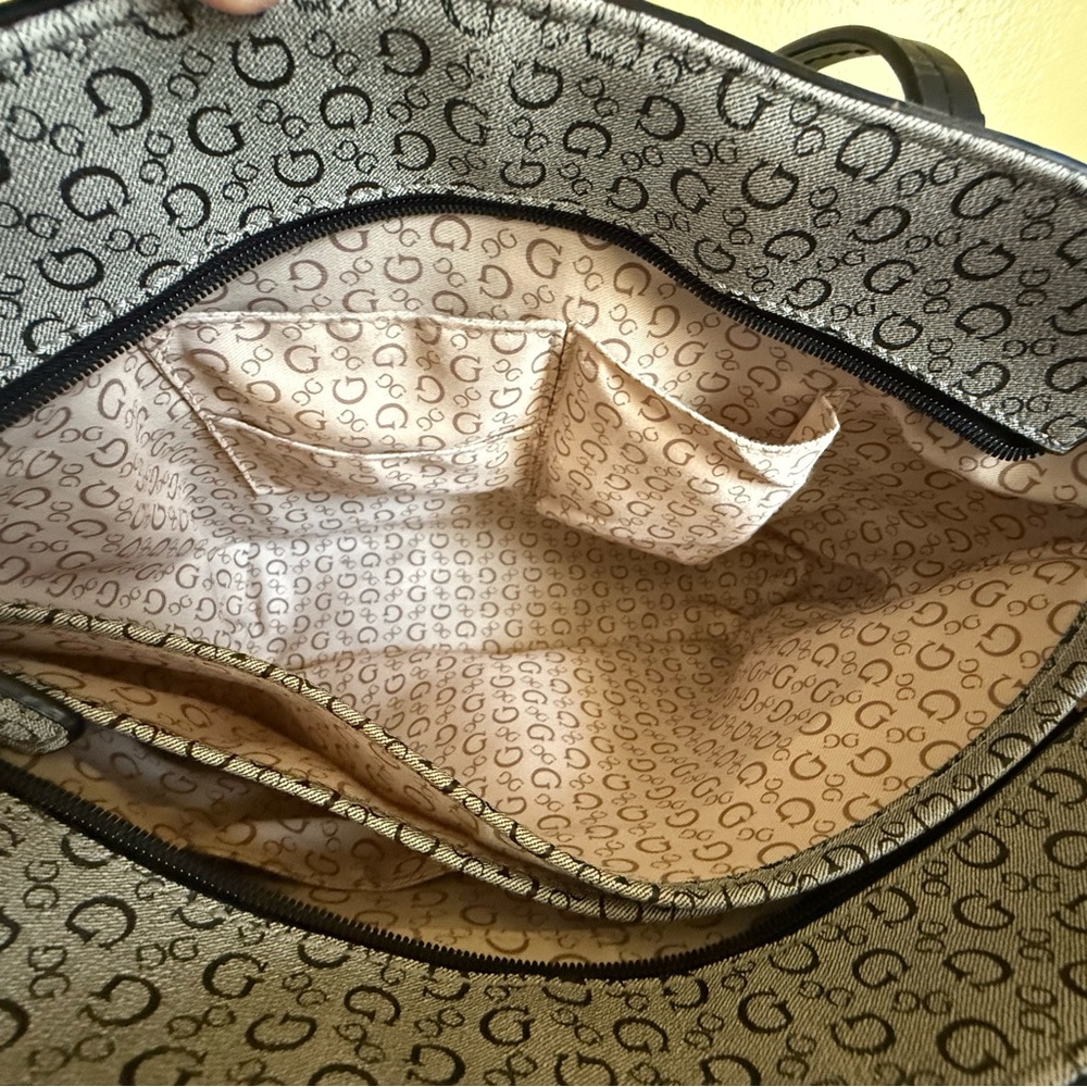 Guess Logo Tote Handbag - New without tags - Picture 10 of 14